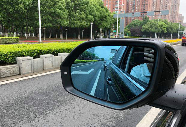 荣威RX8后视镜折叠怎么关闭(荣威rx8后视镜锁车不让折叠)