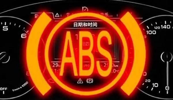 为什么急踩刹车abs没感觉(急刹踩出abs)